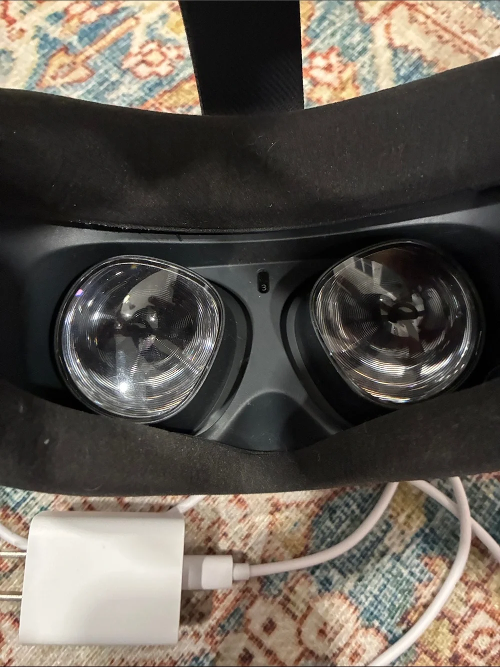 Oculus White Standalone VR Headset with White Controllers and Cable